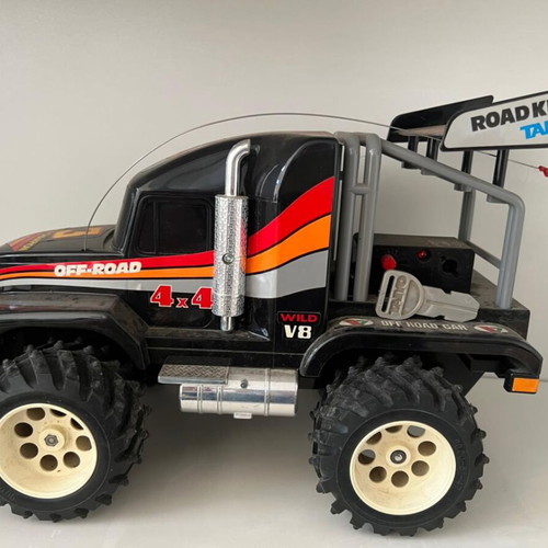 Taiyo remote control car like new, collectible from 1980s