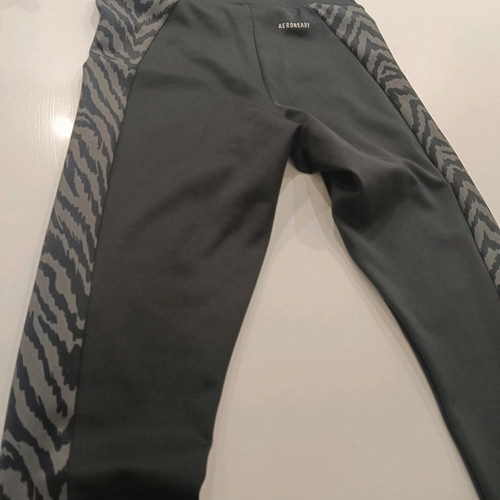 Adidas women's sports set like new, XS leggings, size 14-15 shirt
