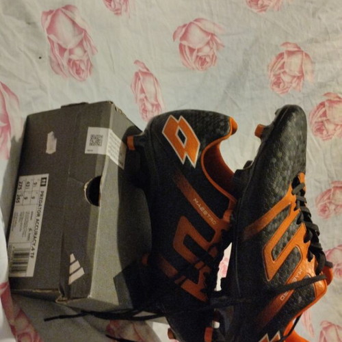 Lotto football shoes like new, size 42, black and orange