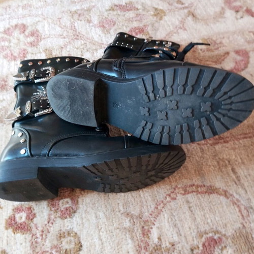 Black boots with studs used, size 37