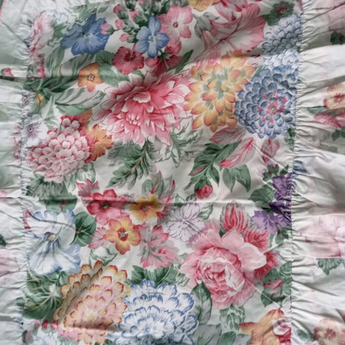 Figured pillowcases like new with dimensions 70x50 and ruffles