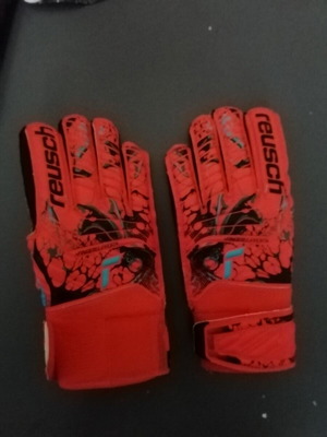 Reusch Attrakt Grip goalkeeper gloves like new, size 7, kids