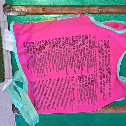 Children's swimming vest used for ages 3 to 4