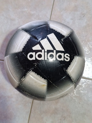 Adidas EPP Club ποδοσφαιρική μπάλα μεταχειρισμένη, μαύρο και λευκό