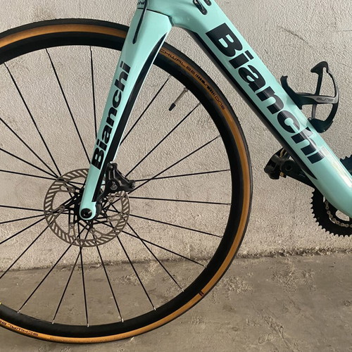 Bianchi Oltre 4 Replica road bike like new, Campagnolo Chorus 12