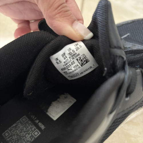 Puma sneaker size 44, like new, black and white