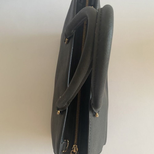 Michael Kors handbag like new, black saffiano with gold details
