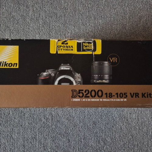 Nikon D5200 18-105 VR camera kit with tripod
