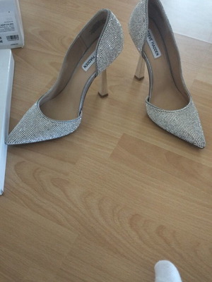Steve Madden heels new, size 39, silver with rhinestones