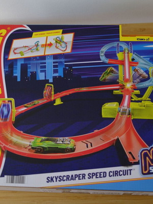 Hot Wheels Neon Speeders Circuit like new, with batteries, no car