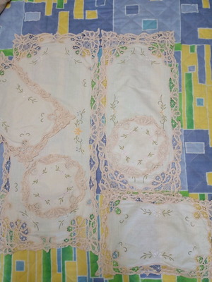 Embroidery set like new with beautiful design