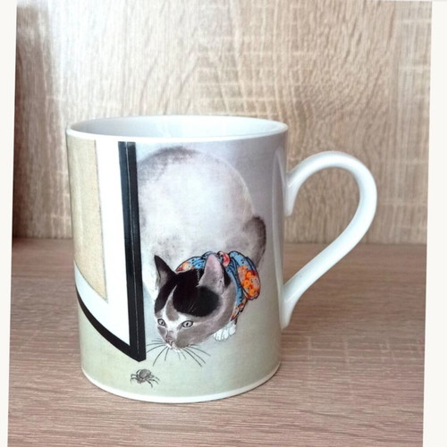 Collectible porcelain mug with Japanese cat painting like new