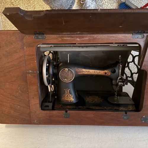 Singer sewing machine like new