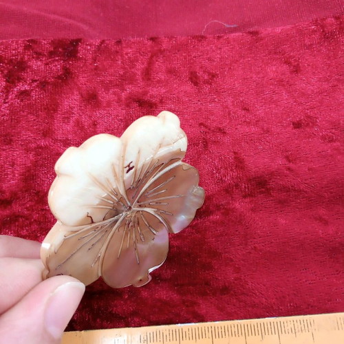 Carved coffee-yellow mother-of-pearl element with hole hibiscus shape
