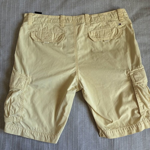 Tommy Hilfiger Butter Yellow Cargo Shorts XL relaxed fit like new