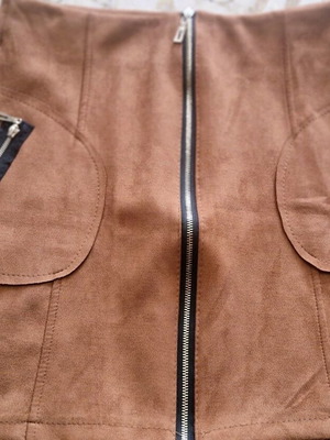 Suede skirt with zipper brown like new, size M