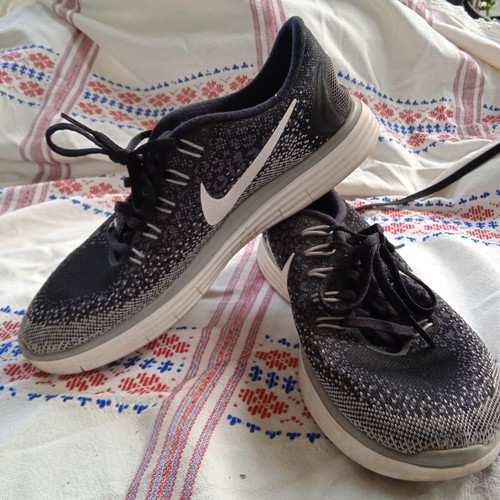 Nike athletic shoes size 40 used, black and grey