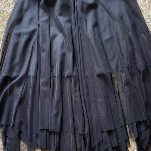 Tulle skirt large tailor-made like new, black with tongues and lining