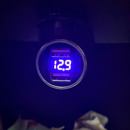 Digital Voltmeter and Dual USB Car Charger like new