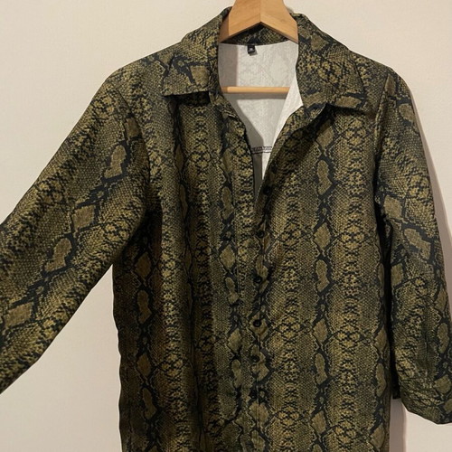 Animal print shirt like new, olive black, thick fabric, size S
