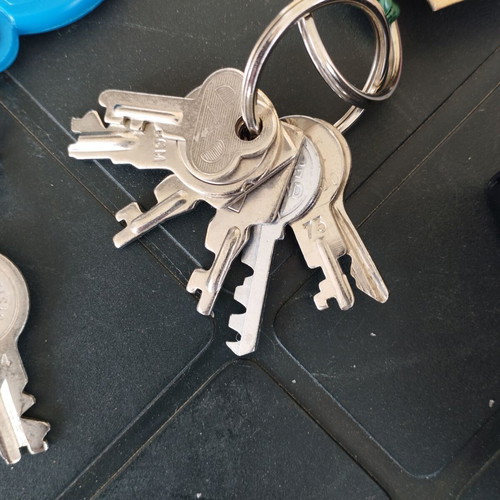 Vintage small keys like new, pack of 60 pieces