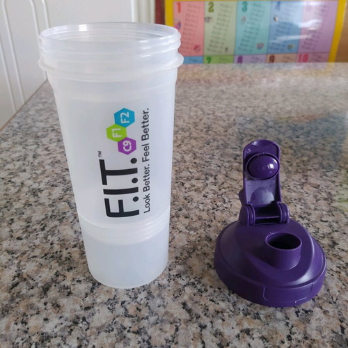 Shaker like new with separate compartment for liquids and solids 350ml