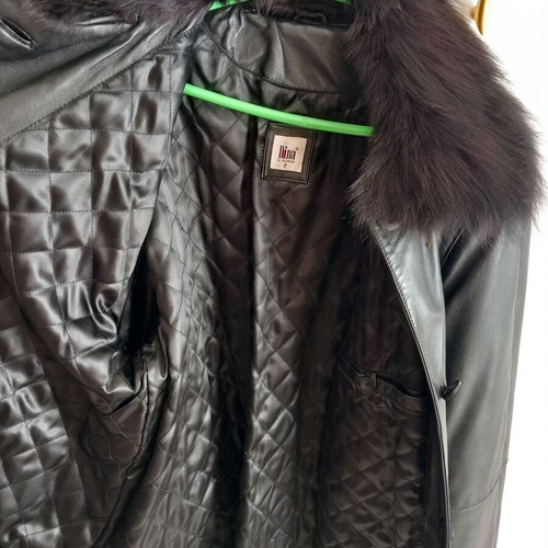 Women's leather jacket black like new, size large with fur collar
