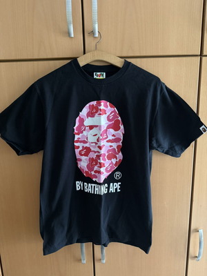 BAPE ABC CAMO By Bathing Ape T-shirt σαν καινούργιο, μαύρο-ροζ, large