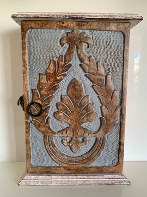 Дървена изящна ключодържател нова, произведена в Индия