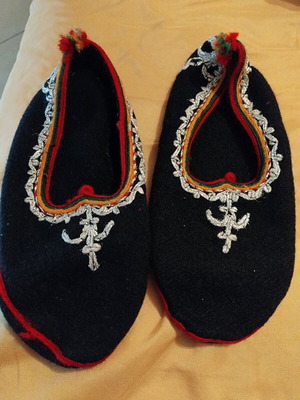 Traditional Pasoumia slippers like new, black, one size