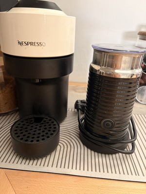 Nespresso Vertuo Pop coffee machine with Aeroccino 3, like new