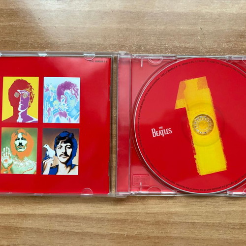 The Beatles 1 CD like new, rock