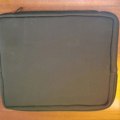 Case Logic laptop/tablet case used, black with zipper