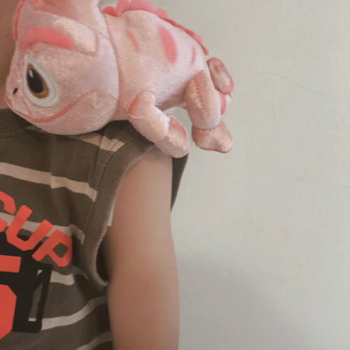 Shoulder Pals Pascal pink Rapunzel Disney new plush toy with magnet