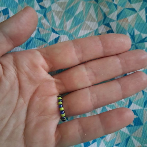 Elastic ring with beads and decorative heart, like new, blue and green