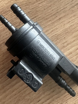 Mercedes-Benz Vacuum Change-Over Valve used, OEM A0025407097