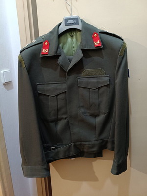 Captain Infantry Uniform 8B like new, tunic and trousers