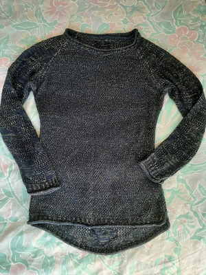 Knitted sweater like new, blue-gold with heart design