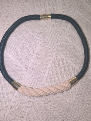 Necklace with clasp made of rope like new