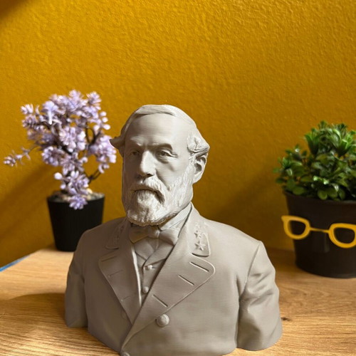 Robert e. lee statue new
