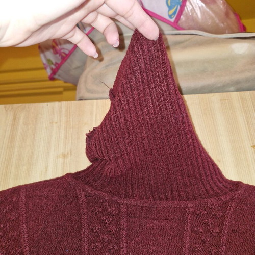 Knitted long-sleeve burgundy turtleneck sweater used size S