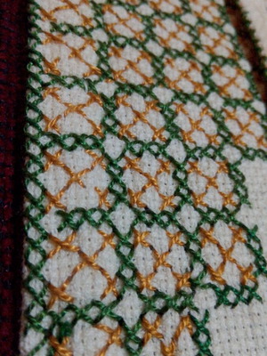 Χειροποίητο κέντημα runner σαν καινούργιο με χρωματισμούς