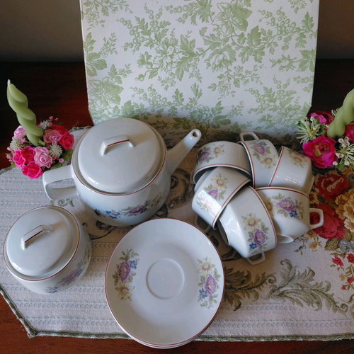 Vintage tea set like new with floral design