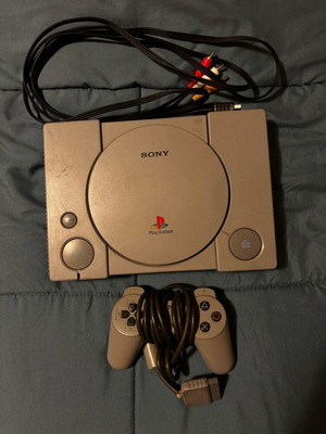 PlayStation (PS1) like new with original controller and cables