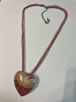 Necklace with heart pendant like new, pink multicolor