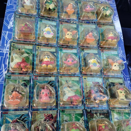 Digimon keychains new, 25-piece bootleg card early 2000s