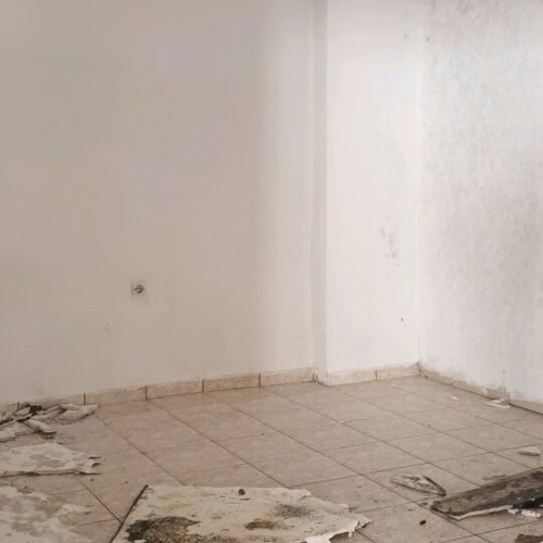 Detached house 120 sqm stone-built with fireplace, ground floor, needs renovation