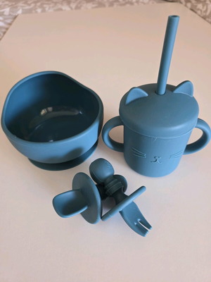Baby feeding set like new silicone with suction cup