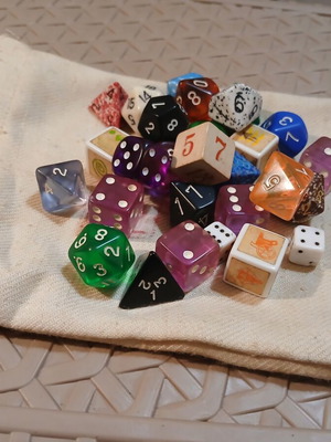 Dungeons & Dragons and Warhammer dice set, like new