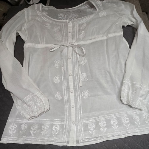 White summer shirt size M like new